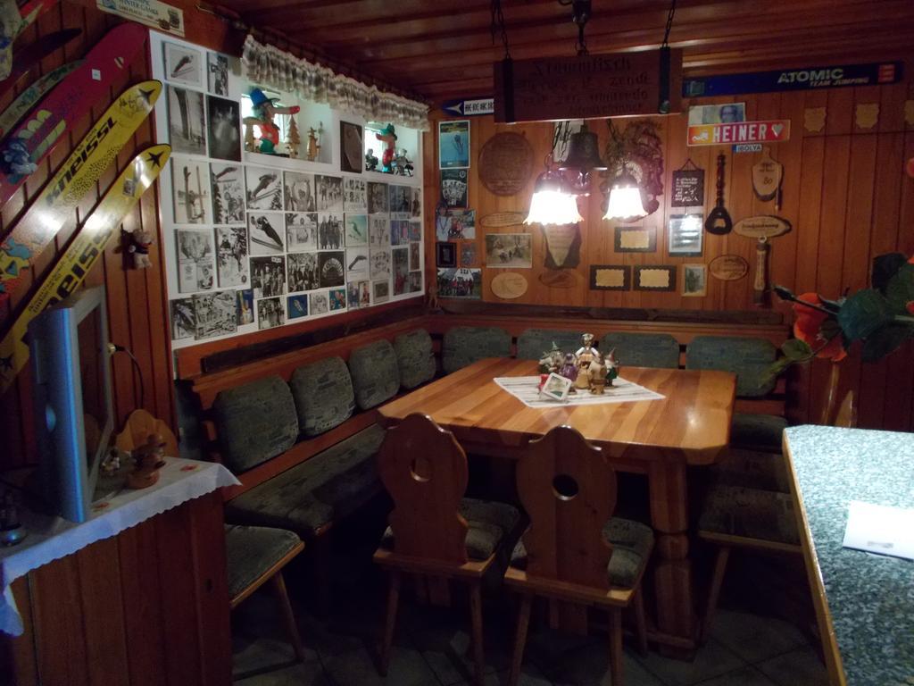 Gaststatte Und Pension Skiklause Klingenthal Exterior photo